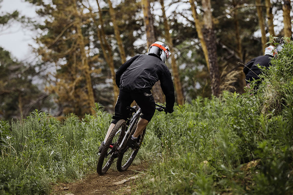 Descubre todo lo que necesitas saber sobre el ciclismo de montaña.