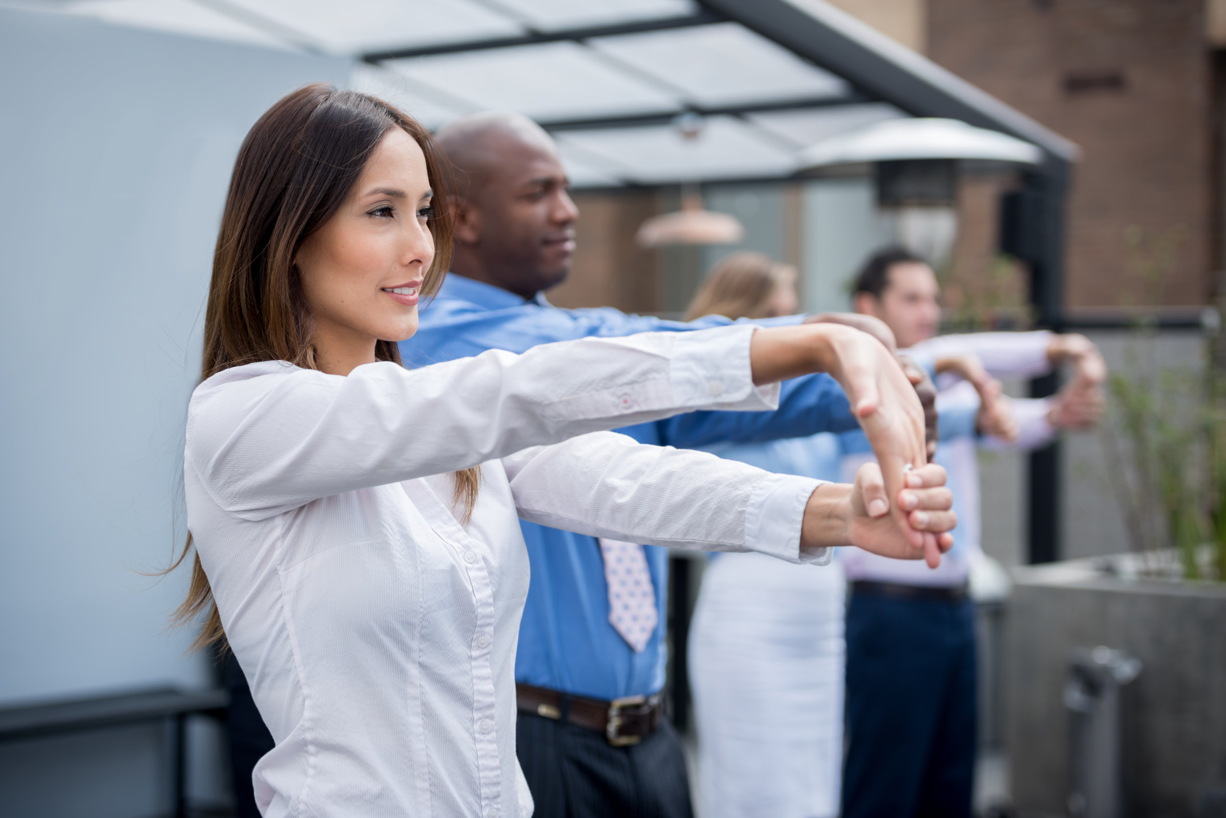 Fuerza en la oficina: 10 pausas activas